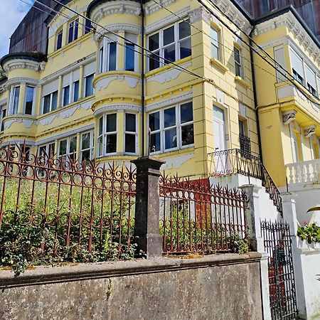 Yellow House Viveiro Ngoại thất bức ảnh