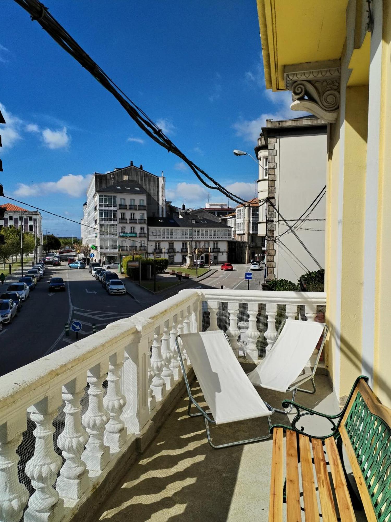 Yellow House Viveiro Ngoại thất bức ảnh